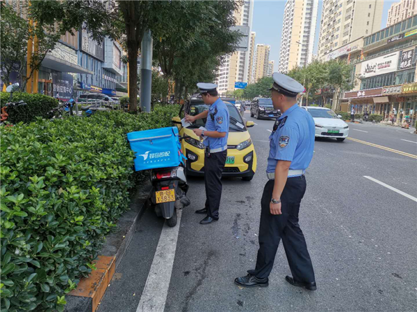 青島市北區(qū)雙山街道：共建全國(guó)文明城市 聯(lián)合執(zhí)法分隊(duì)“集結(jié)”重拳整治市容市貌