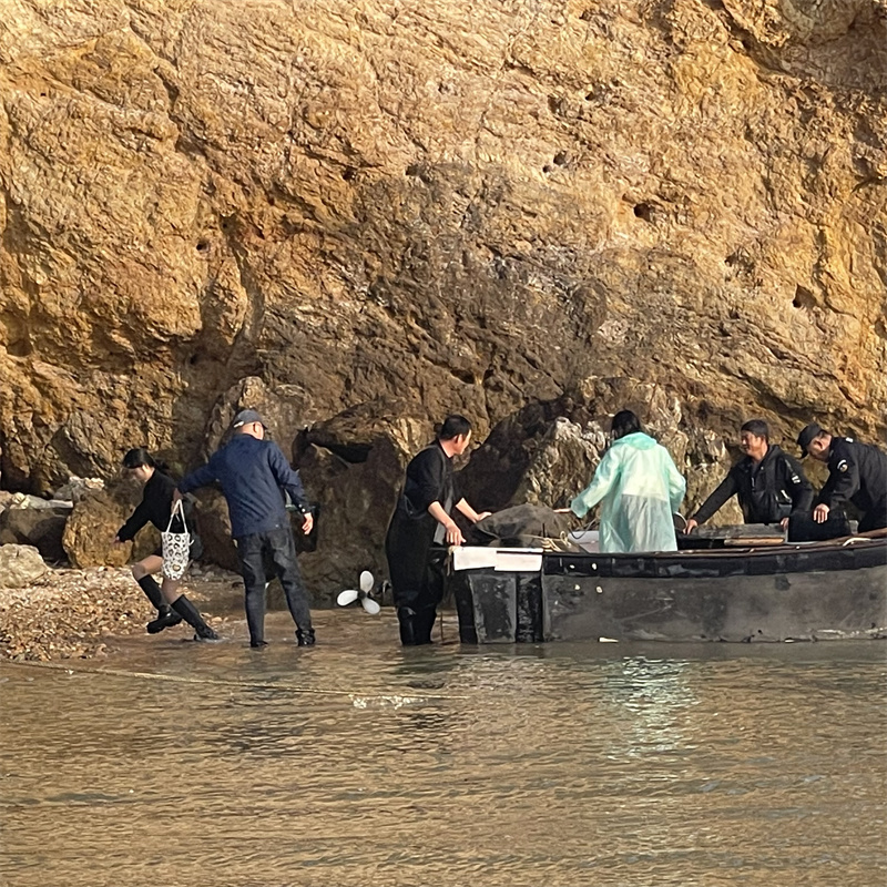 嶗山：游客被困礁石，緊急救援
