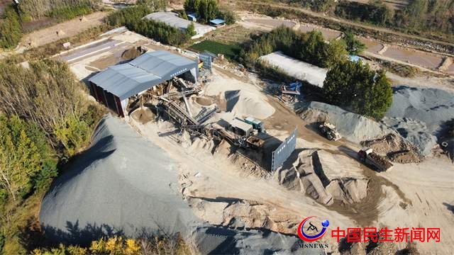 五蓮縣叩官鎮(zhèn)北回頭村：砂石料露天堆放 盜采礦產(chǎn)資源無人監(jiān)管？