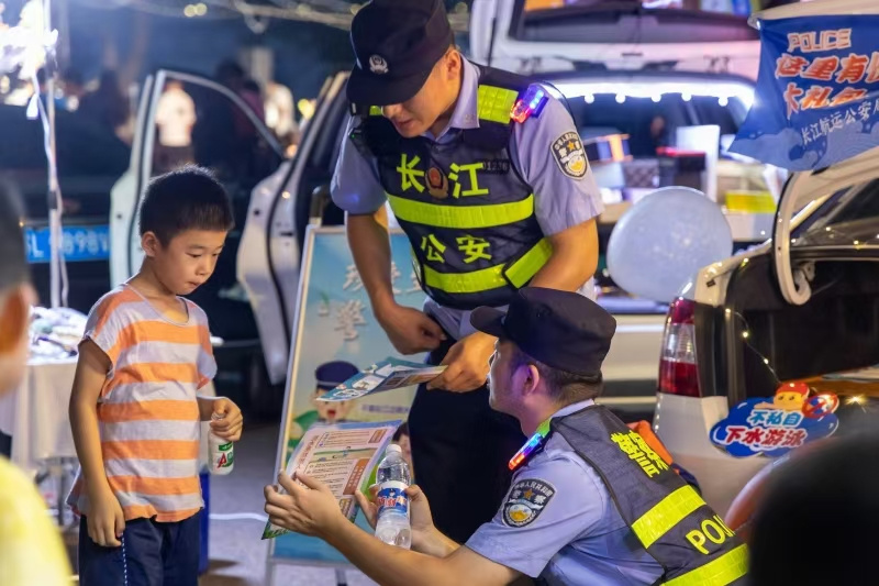 “后備箱集市”，長(zhǎng)航南京分局送上“防溺水”大禮包！